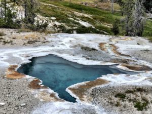 Yellowstone Old Faithful hike blue pool